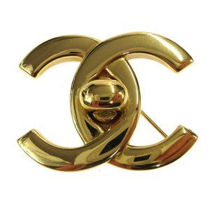 Authenticity Guaranteed CHANEL CC Logos Turnlock Motif Brooch Pin Corsage